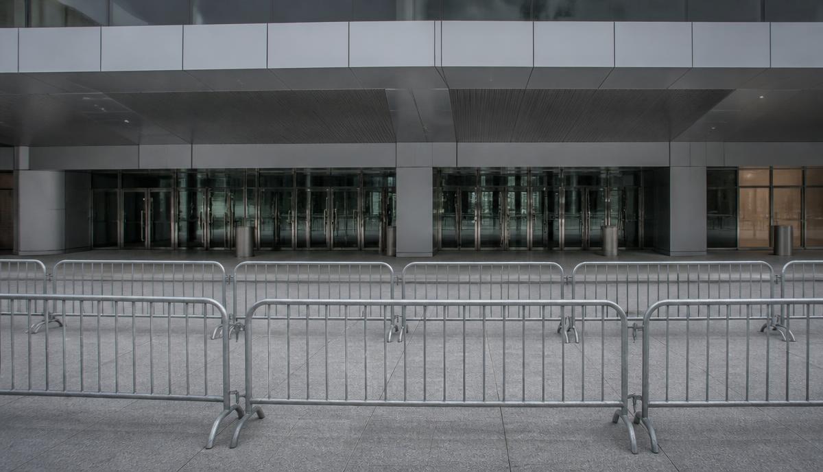 Bomb Threat Emailed to the Venue — Political conference, 1,000 attendees, government building, day 2 morning